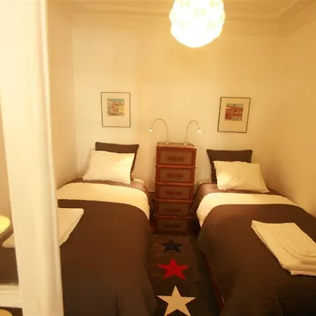 Charming 4 Bedroom In Apartamento