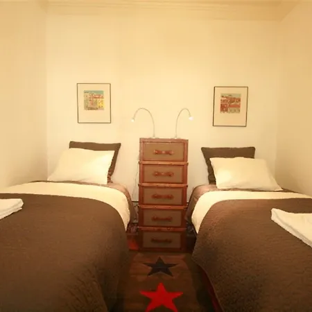 Apartman Charming 4 Bedroom In *