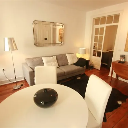 Charming 4 Bedroom In Apartamento
